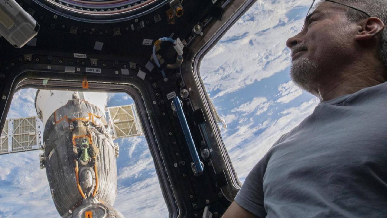 Russia claims to leave NASA astronaut in space!