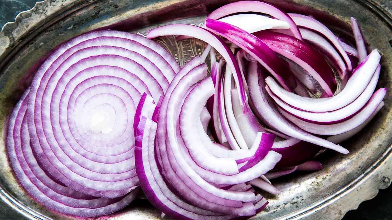 why-do-our-eyes-water-when-cutting-onions-here-s-why-technopixel