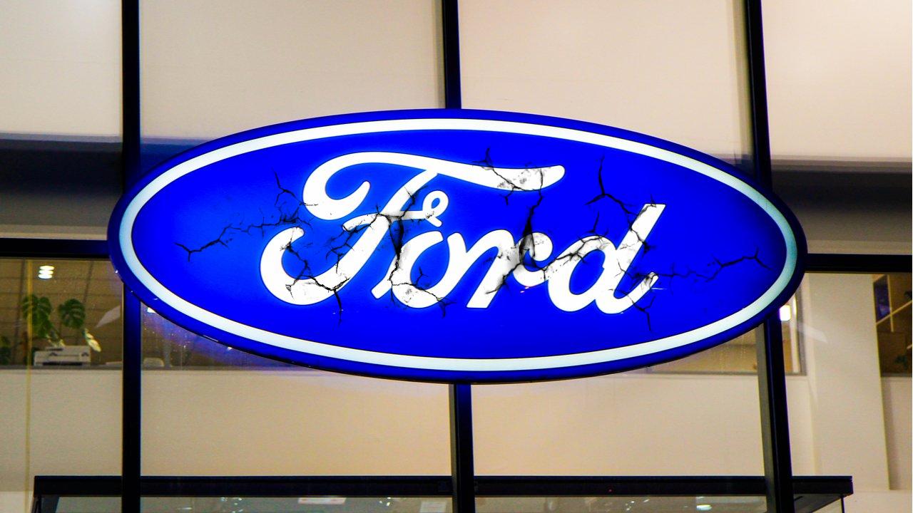 The economic crisis hit Ford: The company is going to shrink!