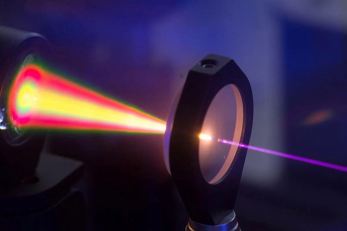 Solution to the energy problem: A way to strengthen lasers a million times has been found